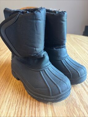 Skadoo Kids Black Insulated Rain & Snow Boots with Easy On Closure